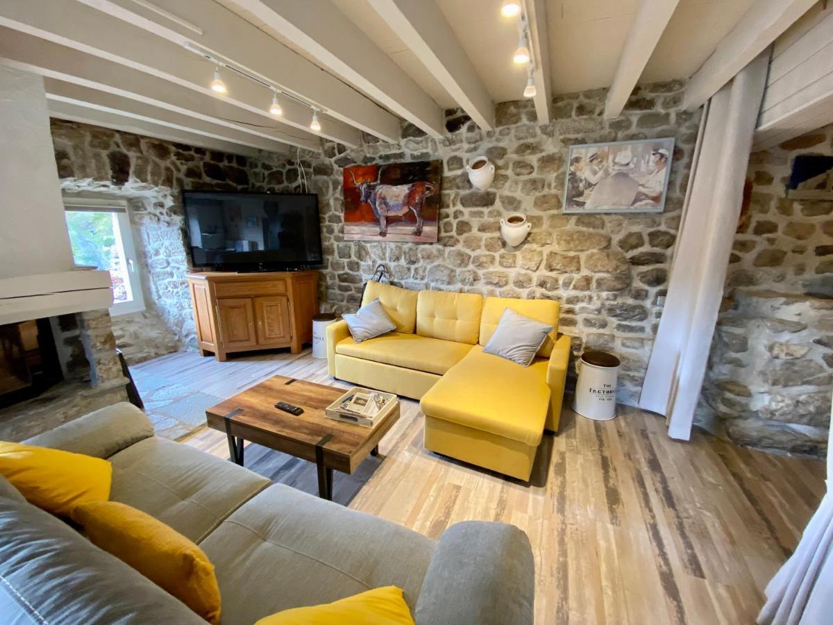 Gite De Groupe 160M2, 15P, Salle De Reception, Jardin, Terrasse Mazan-l'Abbaye Bagian luar foto